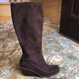 Aerosols brown suede boots- perfect condition !